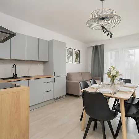 Tasteful Beige Apartment With Parking By Noclegi Renters Poznan Exterior photo