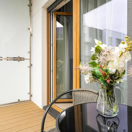 Tasteful Beige Apartment With Parking By Noclegi Renters Poznan Exterior photo