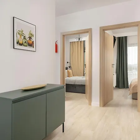 Tasteful Beige Apartment With Parking By Noclegi Renters Poznan Exterior photo