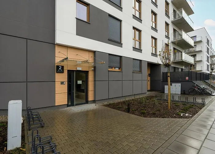 Tasteful Beige Apartment With Parking By Noclegi Renters