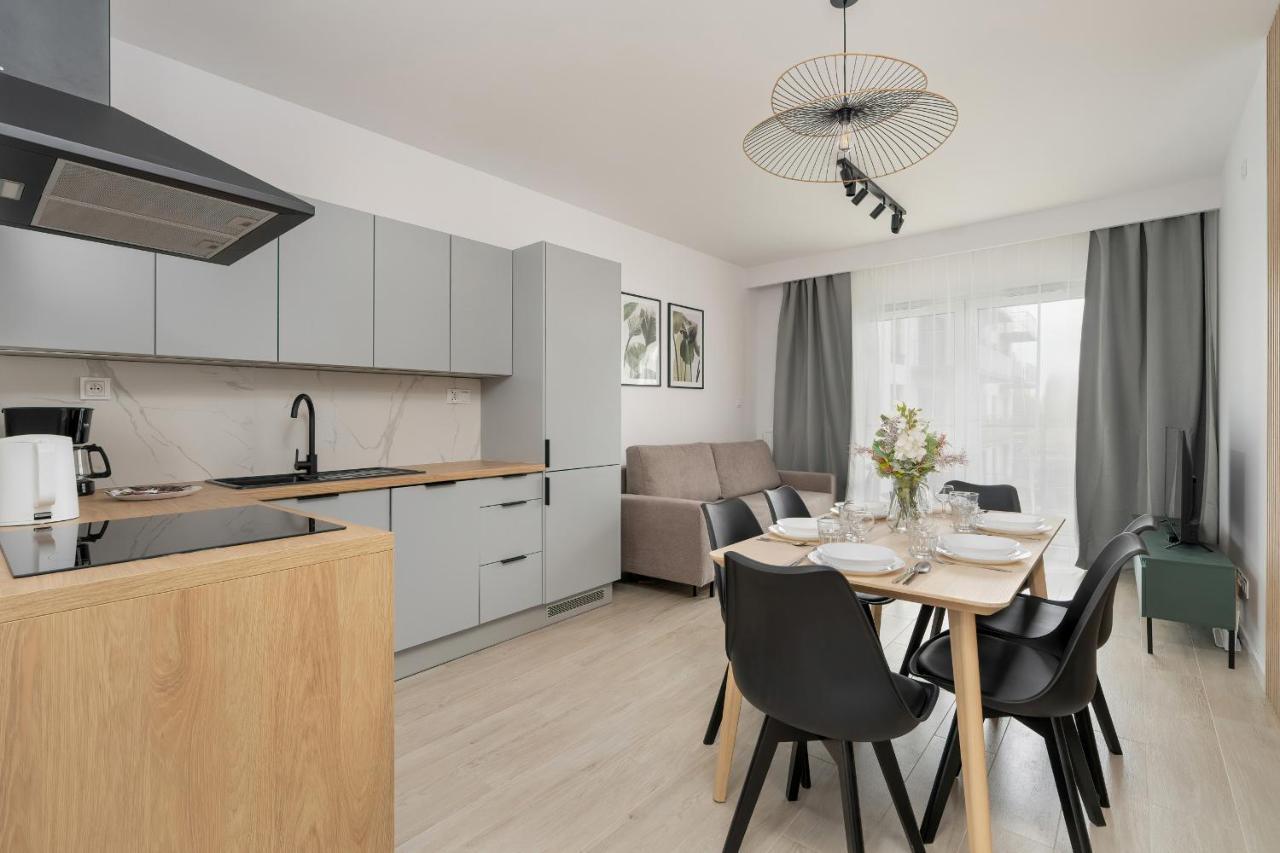 Apartment Tasteful Beige With Parking By Renters *