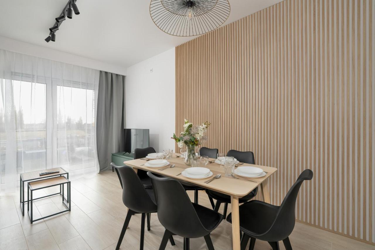 Tasteful Beige With Parking By Renters Apartment *