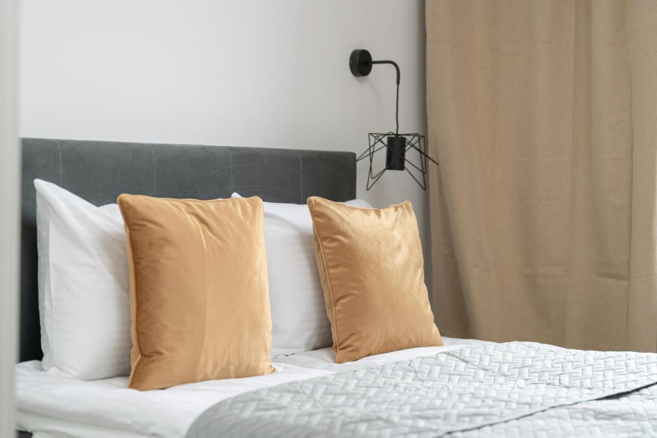 Tasteful Beige With Parking By Renters Apartment *