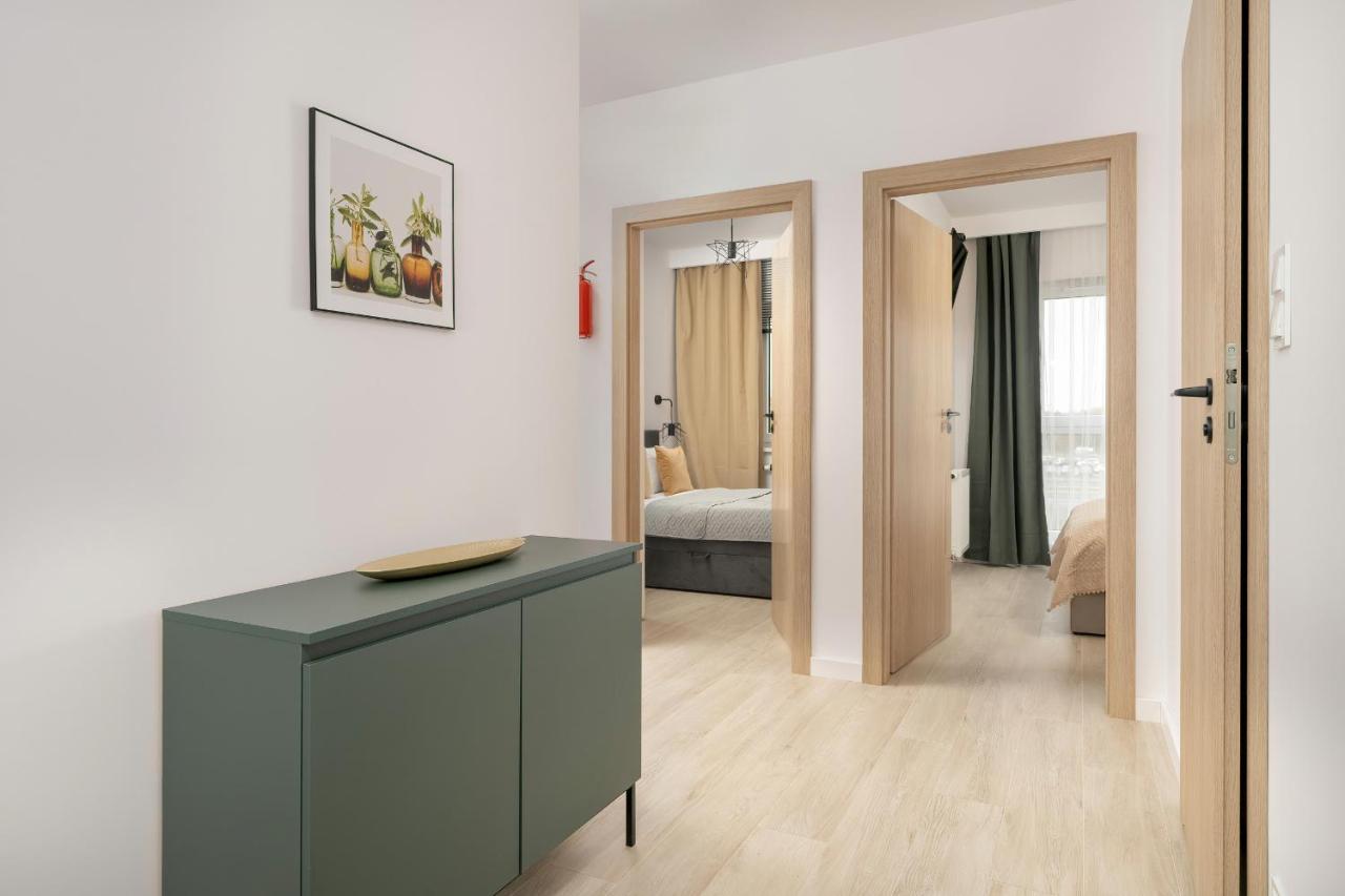Tasteful Beige With Parking By Renters Apartment *